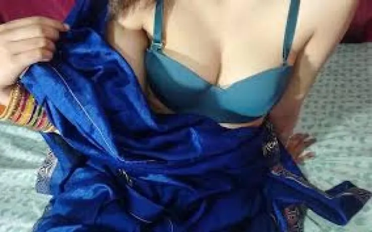हॉट इंडियन सेक्स कहानी – मैंने अपनी चाची को उनकी चूत में वाइब्रेटर डालते हुए देखकर चोदा
